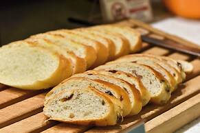 Holiday Inn Taoyuan Airport by IHG