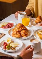 Aloft Jakarta Wahid Hasyim