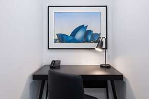 Meriton Suites Waterloo