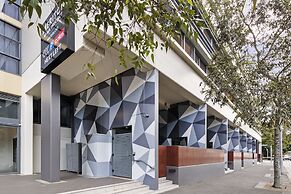 Meriton Suites Waterloo