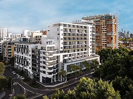 Meriton Suites Waterloo