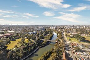 Meriton Suites George Street, Parramatta
