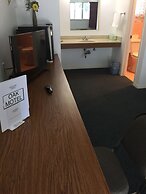 The Oak Motel