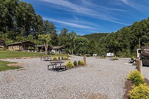 Sun Retreats Nantahala