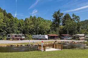 Sun Retreats Nantahala