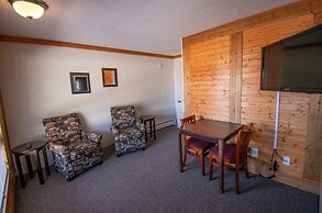 Superior Motel & Suites