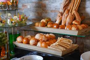 Ramada Encore by Wyndham Kuwait Downtown