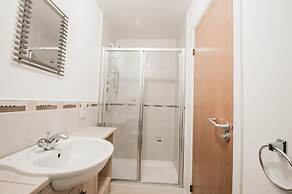 Am Pm Cults Townhouses