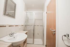 Orange Apartments 46 Shaw Road