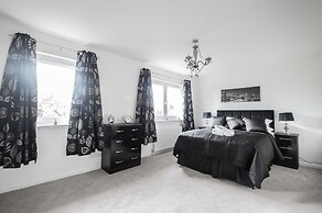 Orange Apartments 46 Shaw Road