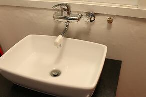 Housetay Guesthouse 2nd Branch - Hostel