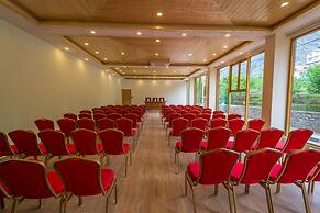 Snow Flakes Resort And Spa Centrally Heated Luxury Resort