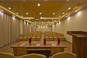 Snow Flakes Resort And Spa Centrally Heated Luxury Resort