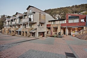 Nanook Thredbo Squatters Run