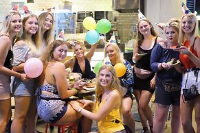 Borough Capsule Hostel Bali