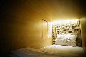 Borough Capsule Hostel Bali