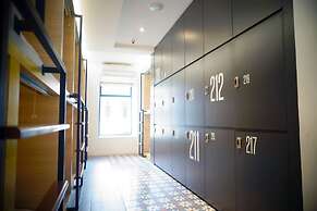 Borough Capsule Hostel Bali