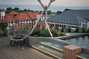 Borough Capsule Hostel Bali