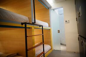 Borough Capsule Hostel Bali