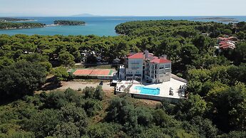 Premantura Resort - Hotel & Restaurant