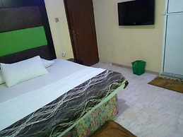 Senators Suites and Towers