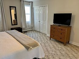 Valcour Inn & Boathouse