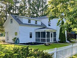 Valcour Inn & Boathouse