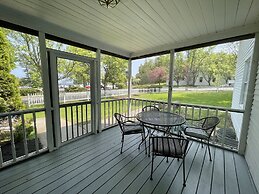 Valcour Inn & Boathouse