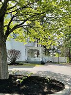 Valcour Inn & Boathouse