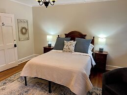 Valcour Inn & Boathouse