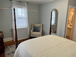 Valcour Inn & Boathouse