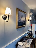 Valcour Inn & Boathouse