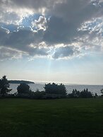 Valcour Inn & Boathouse