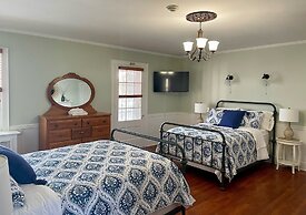 Valcour Inn & Boathouse