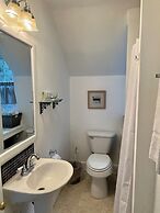 Valcour Inn & Boathouse