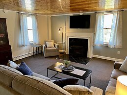 Valcour Inn & Boathouse