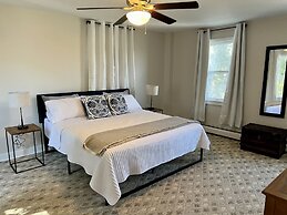 Valcour Inn & Boathouse