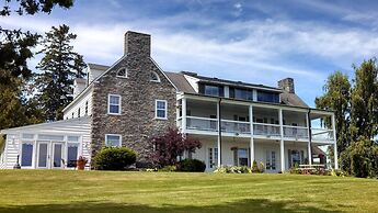 Valcour Inn & Boathouse