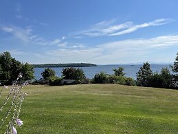Valcour Inn & Boathouse