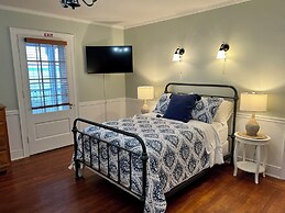 Valcour Inn & Boathouse