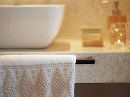 Nido, Mar-Bella Collection