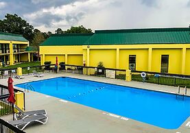 Red Carpet Inn & Suites