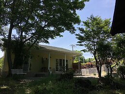 Guests & Dogs House Hale Ilio