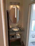 Guests & Dogs House Hale Ilio