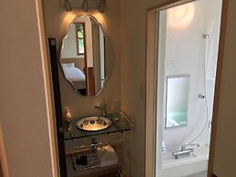 Guests & Dogs House Hale Ilio