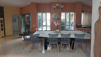 Villa & Lode Bat Galil