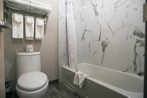 Days Inn by Wyndham Calgary North Balzac