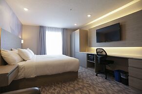 Days Inn by Wyndham Calgary North Balzac