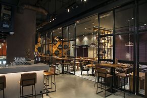 Pearl Rotana Capital Centre