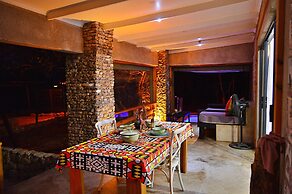 Foxy Crocodile Bush Lodge & Kruger Safari's - No Loadshedding